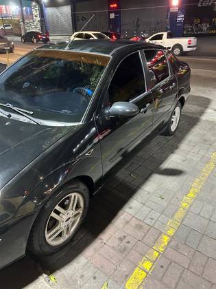 FORD FOCUS 2.0 GLX SEDAN 16V GASOLINA 4P AUTOMÁTICO